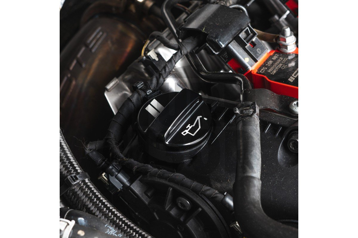 Aluminiowy korek wlewu oleju Golf 7 / S3 8V / RS3 8V / TT 8S 2.0 TFSI EA888.3 / 2.5 TFSI Evo CTS Turbo