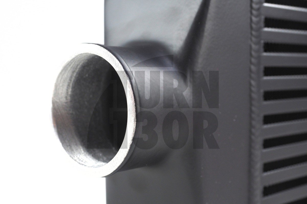 Uniwersalny intercooler Mishimoto J-Line czarny