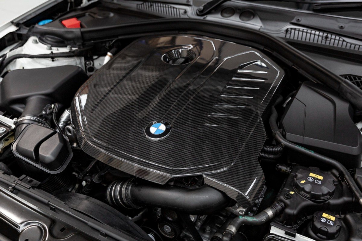 Osłona silnika z włókna węglowego Eventuri do BMW 140i / 240i / 340i / 440i B58