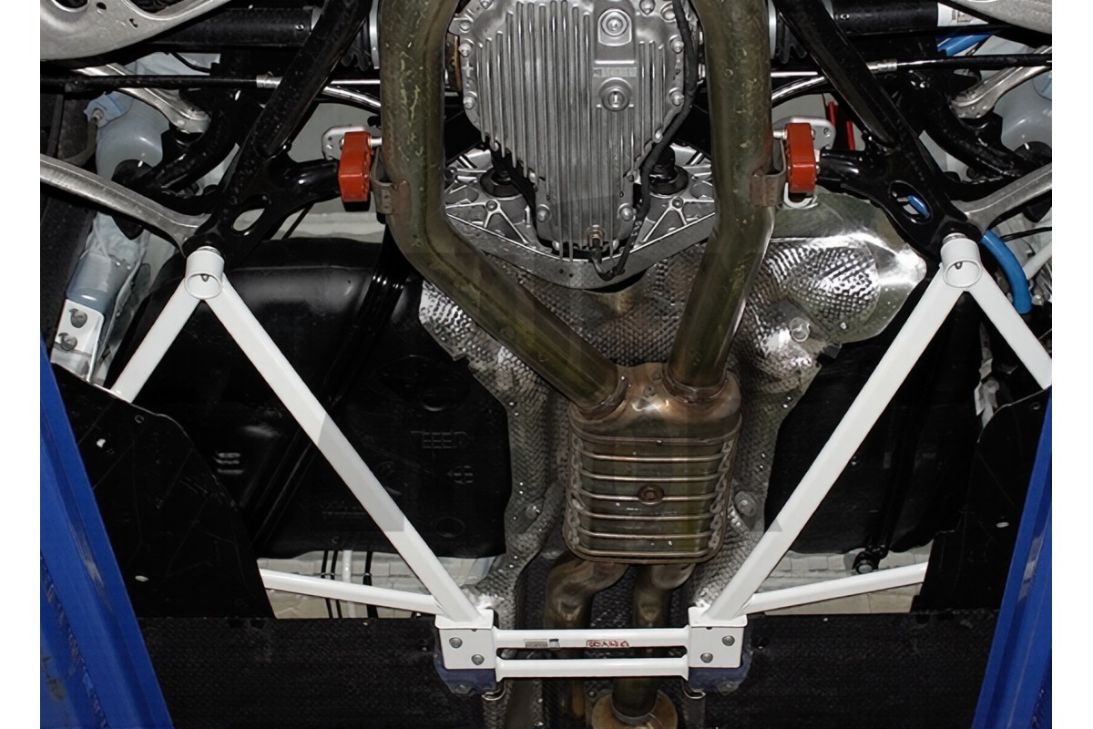 Ultra Racing 8-punktowa przednia rama pomocnicza BMW M2 F87