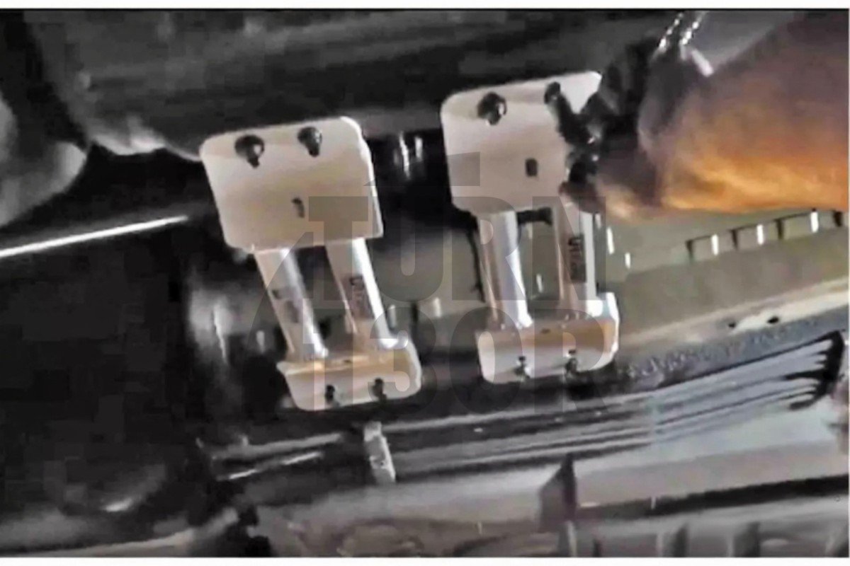 Ultra Racing Środkowy dolny drążek BMW M3 E46