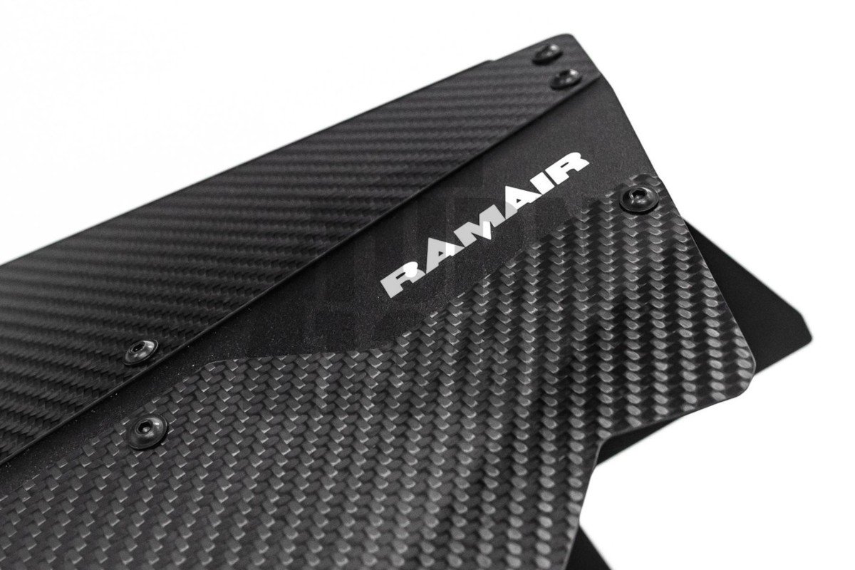 Zestaw dolotowy powietrza BMW M3 G80 / M4 G8x RamAir z pokrywą z włókna węglowego