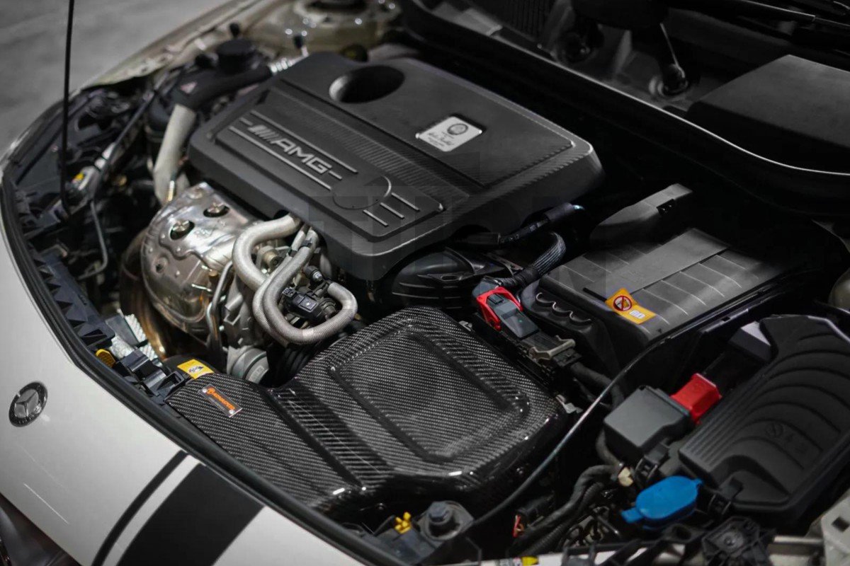 Wlot powietrza z włókna węglowego Armaspeed A45 AMG W176 / CLA 45 AMG C117