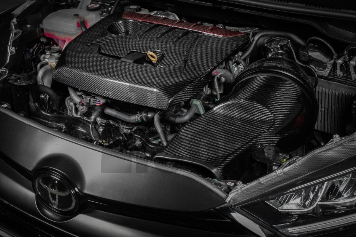 Osłona silnika Eventuri z włókna węglowego / czerwonego kevlaru do Toyota Yaris GR