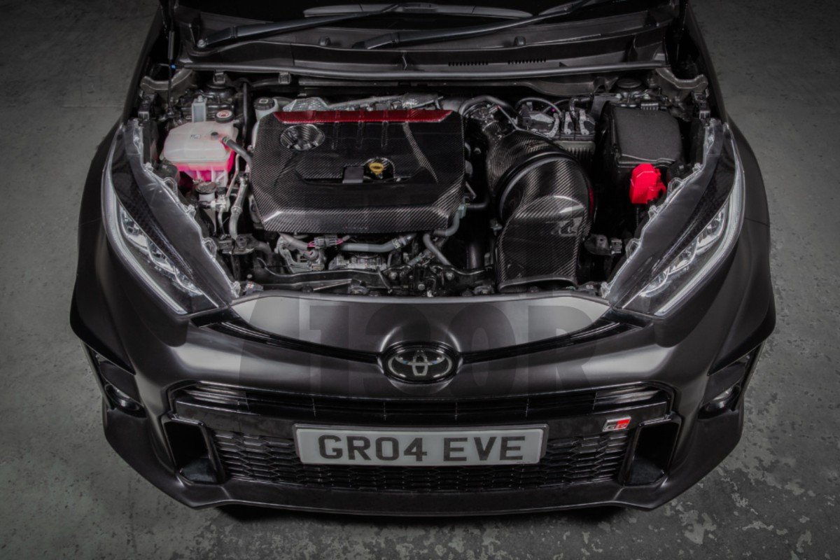 Osłona silnika Eventuri z włókna węglowego / czerwonego kevlaru do Toyota Yaris GR