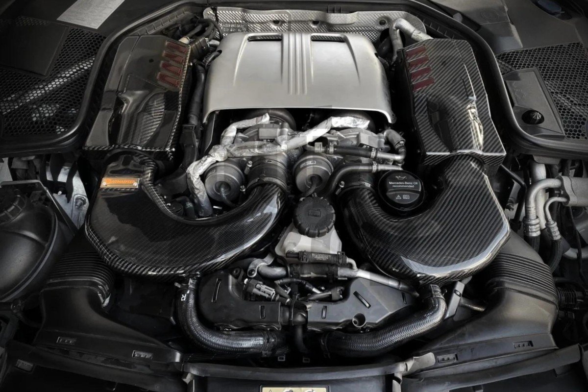 Wlot powietrza z włókna węglowego Armaspeed Mercedes C63 AMG W205
