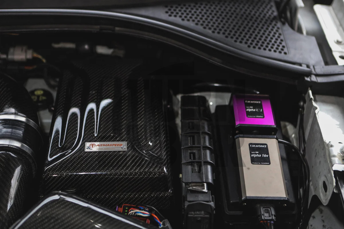 Osłona akumulatora z włókna węglowego Armaspeed S3 8V / Golf 7 GTI / Golf 7 R / Leon 3 Cupra / Octavia 5E VRS